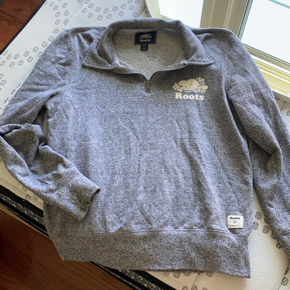 Roots crewneck salt and pepper
